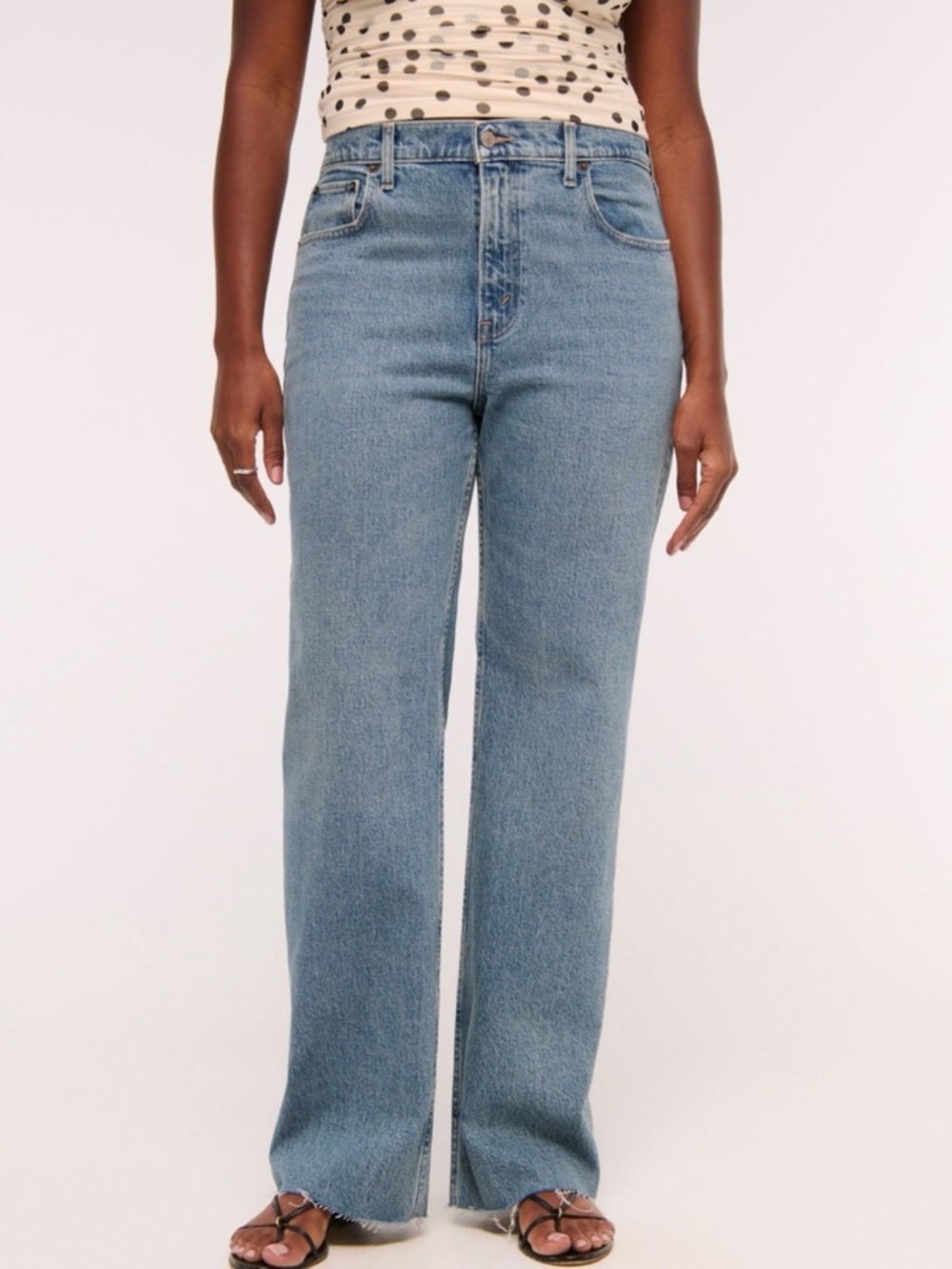 Abercrombie & Fitch The 90’s Relaxed Jean High Rise Size 32S curve love